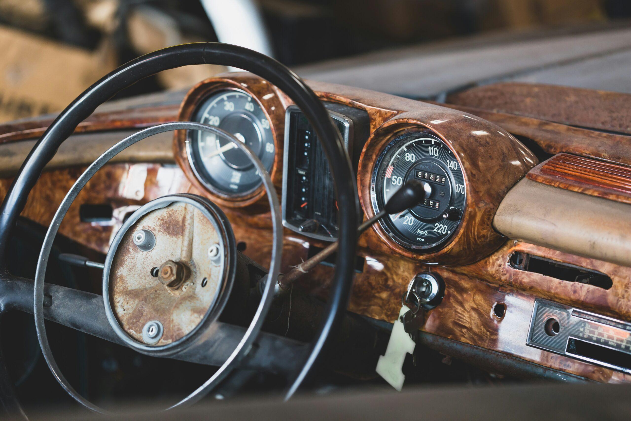 Tacho Oldtimer Kilometer | Oldtimer-Versicherung mit geringer Laufleistung ab 2.500 Km